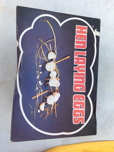 New Hen Chicken laying eggs & clucks ME610 TOY Tin Vintage