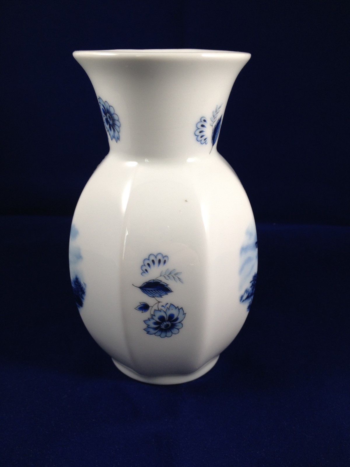 Details about Delft Blue and White Porcelain Windmill Design Bud Vase $ 57 JPG