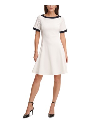 

DKNY Женское белое платье с коротким рукавом и расклешенной юбкой с контрастной отделкой, Белый