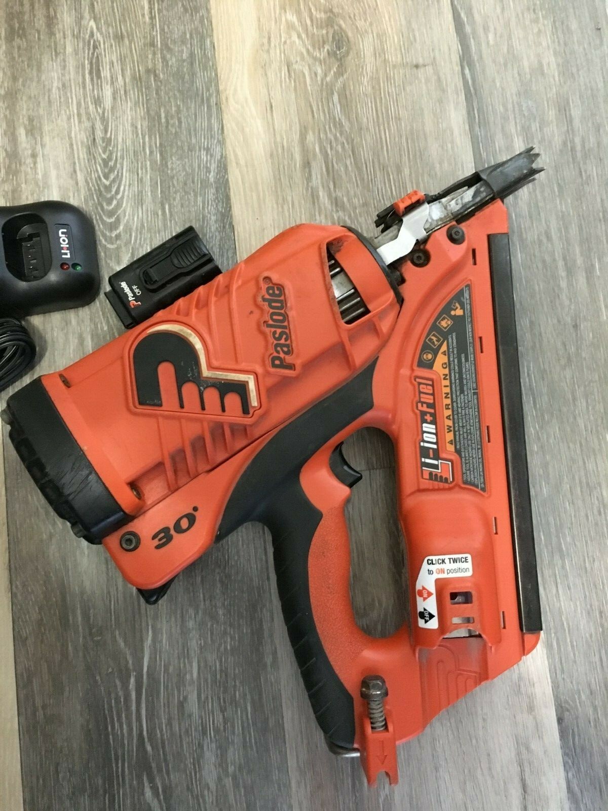 Paslode CF325li Cordless Framing Nailer,  902600 charger battery   as is