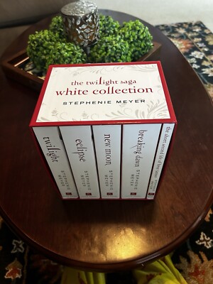 Twilight Saga White Collection by Stephenie Meyer (2022, Trade Paperback / Trade