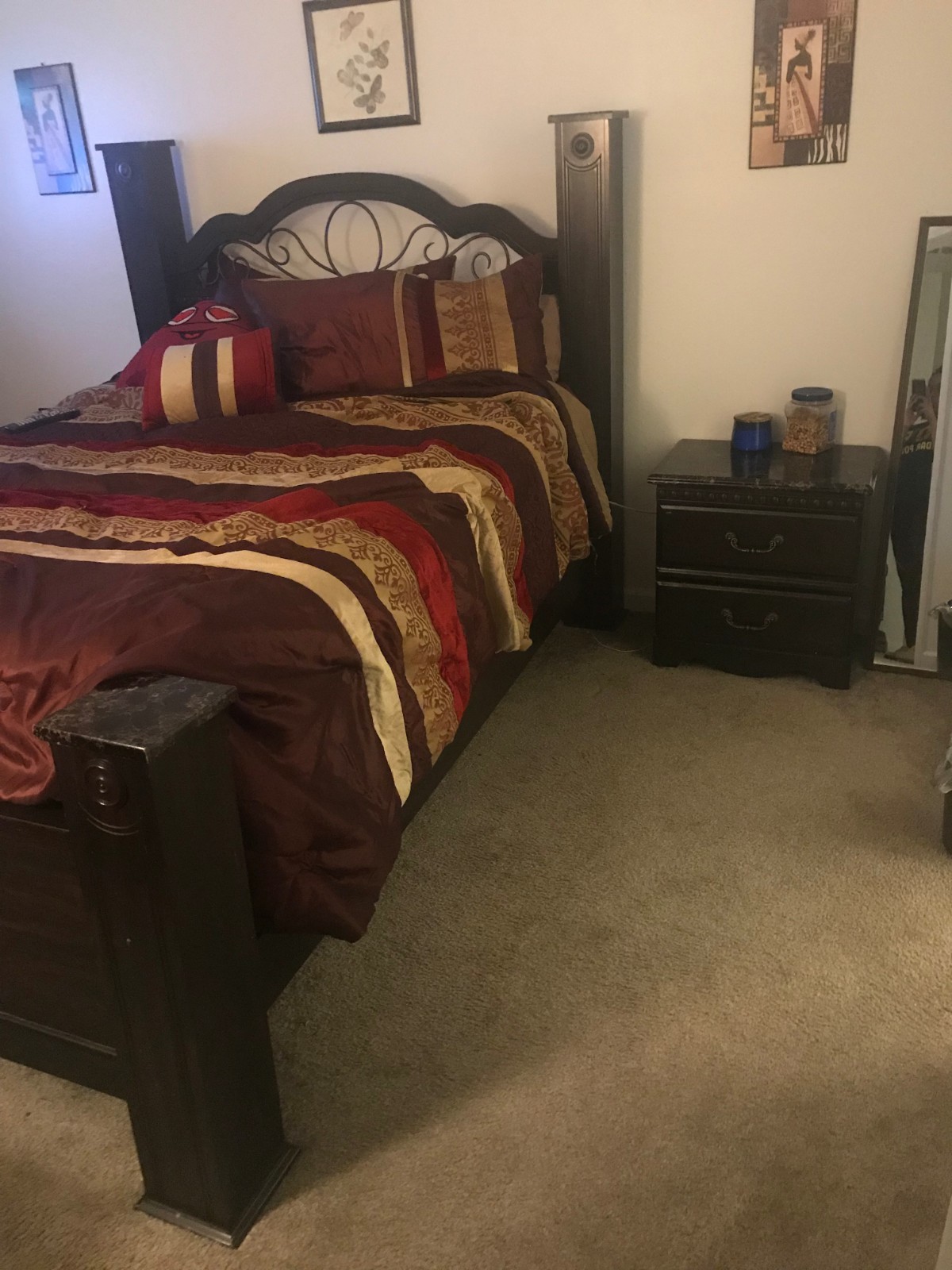 5 PIECE BEDROOM QUEEN/KING SET $1000