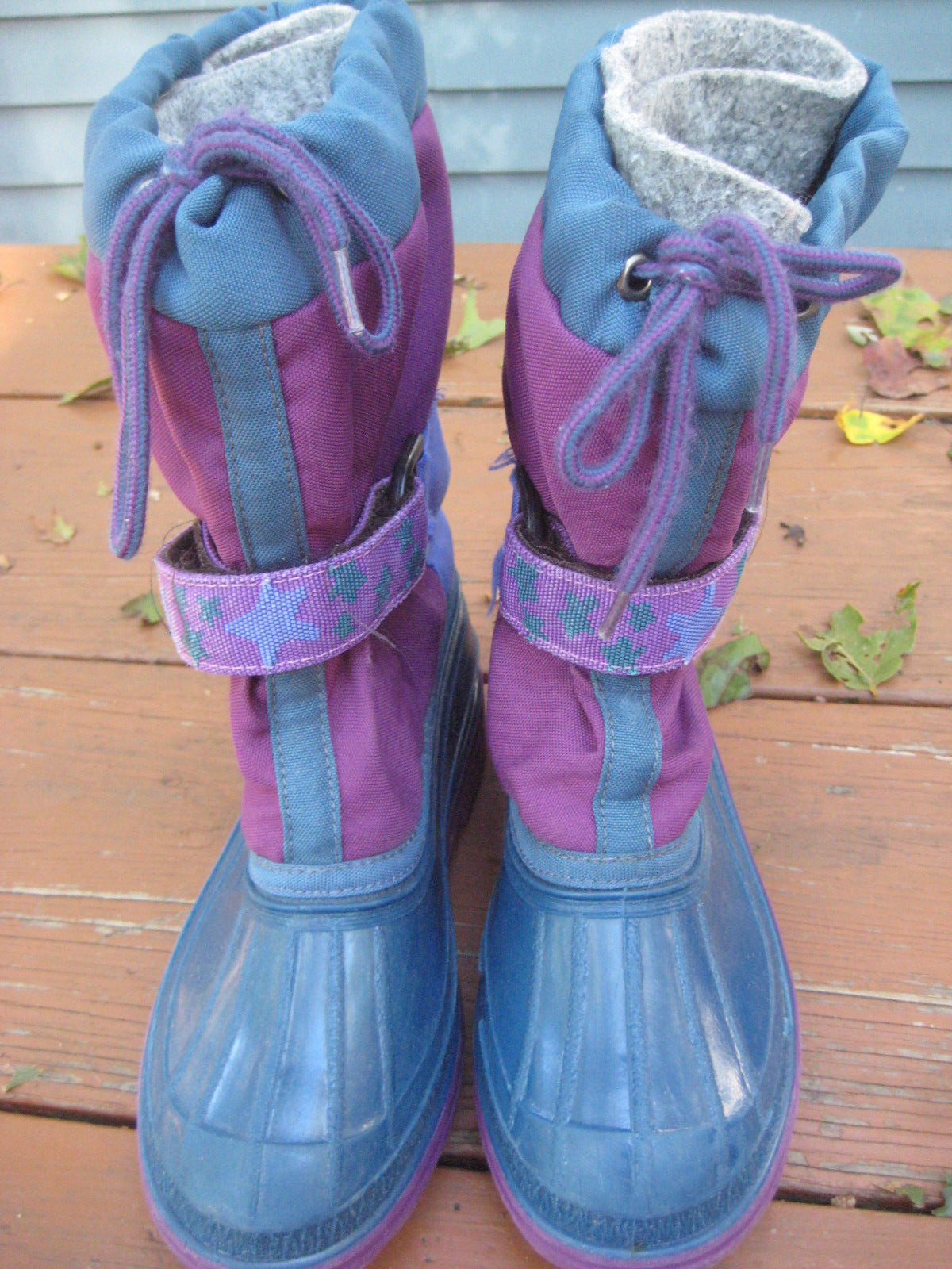 Girl youth size 2  winter boots removeable felt liners  made in Canada