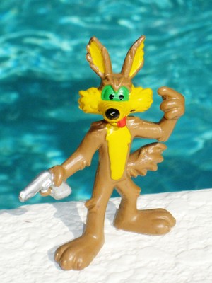 wile e coyote figure