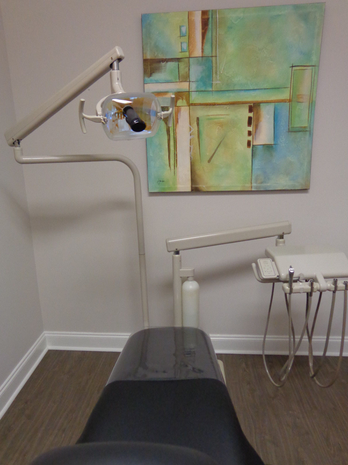 ADEC 1040 DENTAL CHAIR W/ DELIVERY UNIT & LIGHT - NEW BLACK UPHOLSTERY