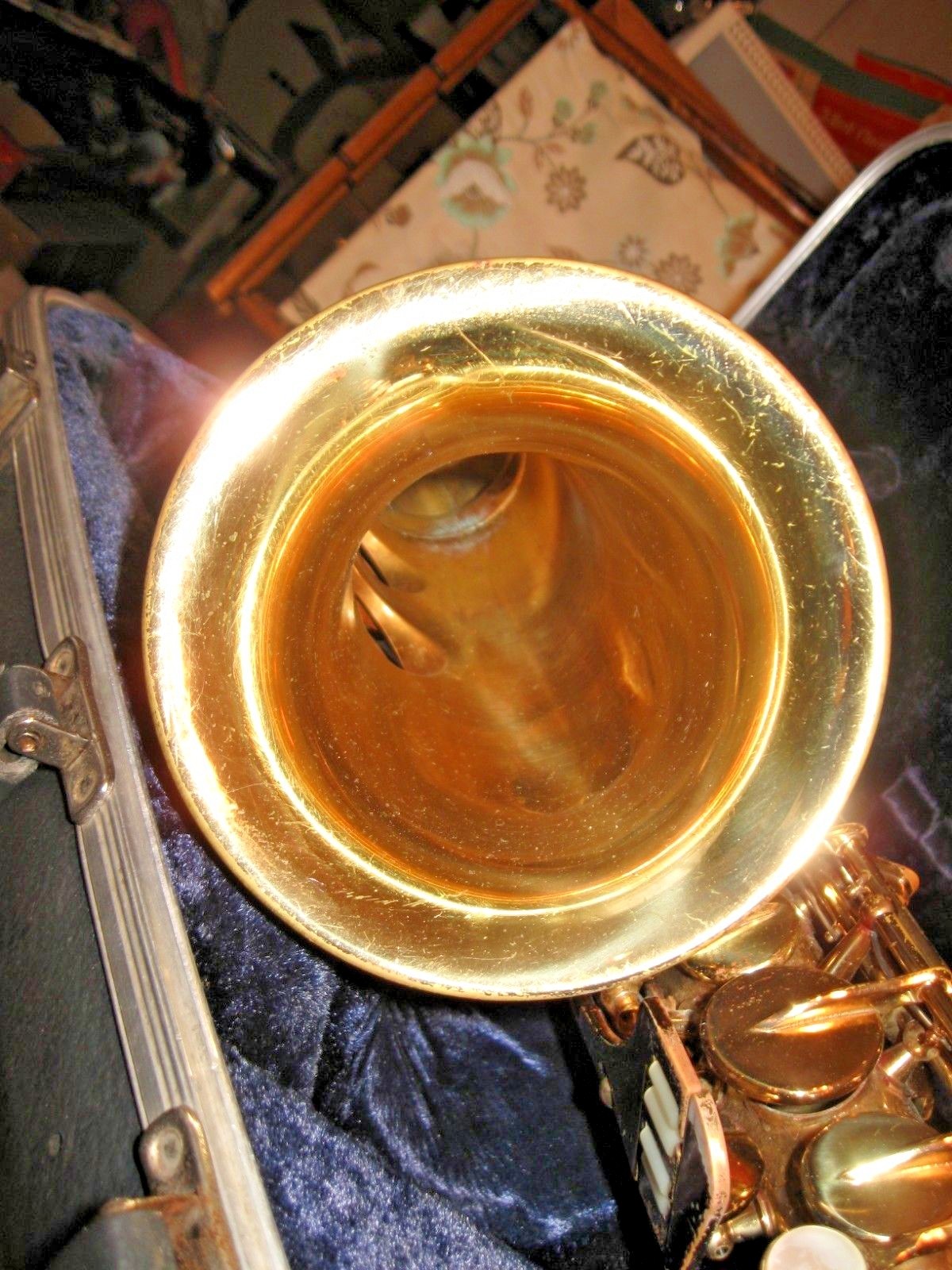 VINTAGE CONN ALTO SAXOPHONE GOLD & CONN HARDSHELL CASE SERIAL NUMBER N63035 USED