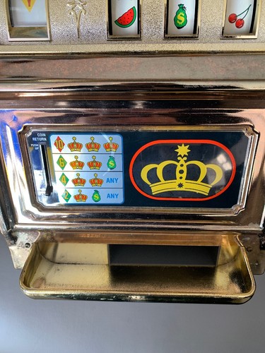 Waco Casino Crown Slot Machine With Flashing Light and Bell Rings On Payoff Wow!