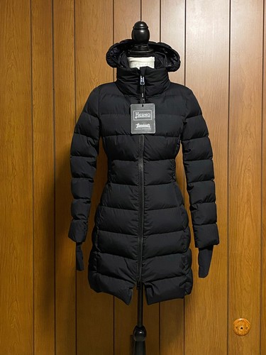 ハンガー＆カバー付きHERNO GORE WINDSTOPPER　黒　38 ハンガー＆カバー付きHERNO GORE WINDSTOPPER 黒 38