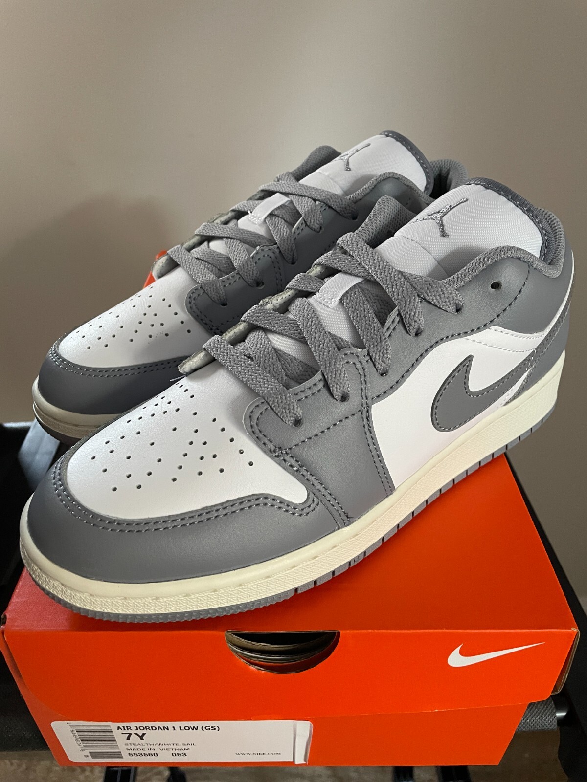 Nike Jordan 1 Low Vintage Grey GS 7y / 8.5 Women NEW 553560