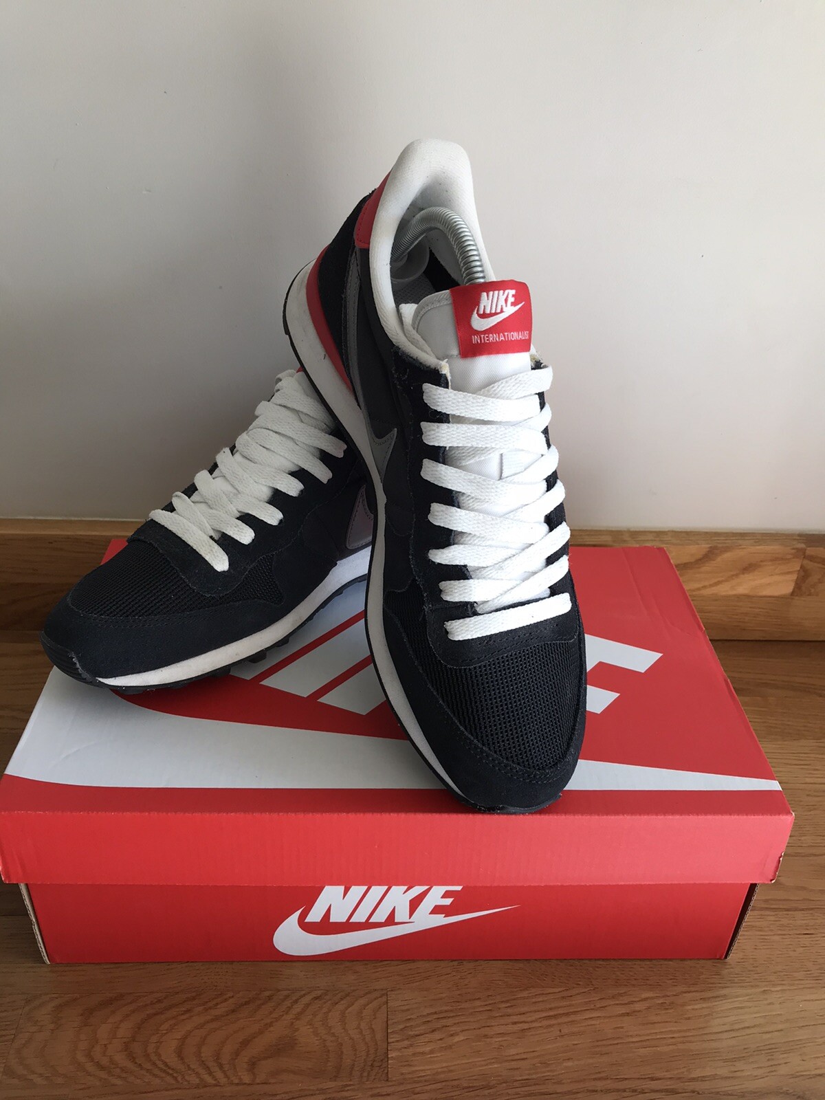 nike internationalist mens red