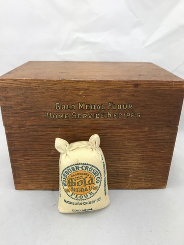 Vintage Gold Medal Flour Betty Crocker Wood Recipe Box with cards flour bag