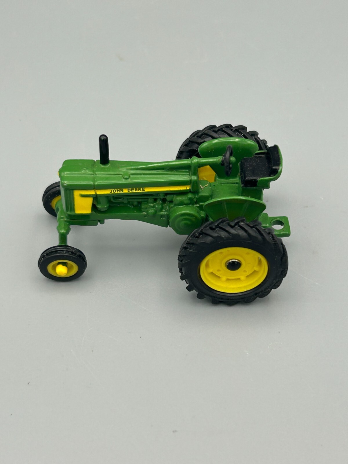 ERTL John Deere Tractor 31530