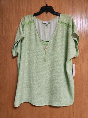 Lime Green & White Geometric Print Short Sleeve Top. Crochet. NWT. 2X. Cute.