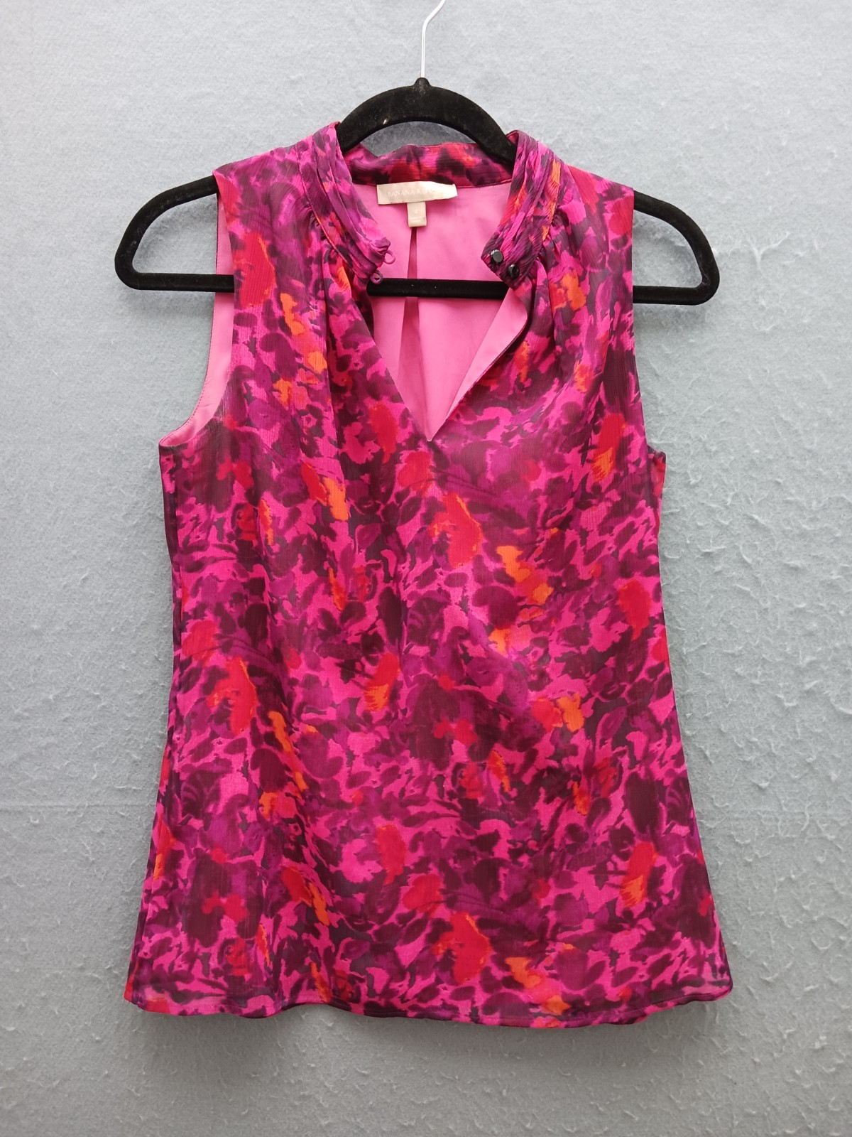 Banana Republic Women's Blouse Size 4 Pink Floral Sleeveless Cowl Neck Lined