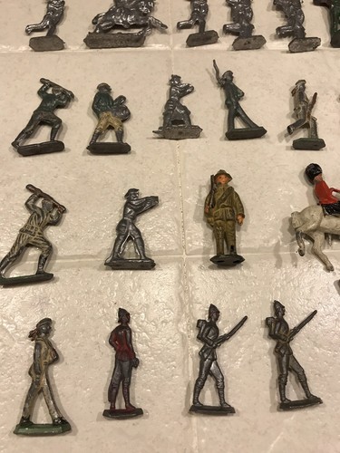 Vintage Lot of 25 Antique Lead Soldiers Indians Toy Soldiers Red Coat/Horse