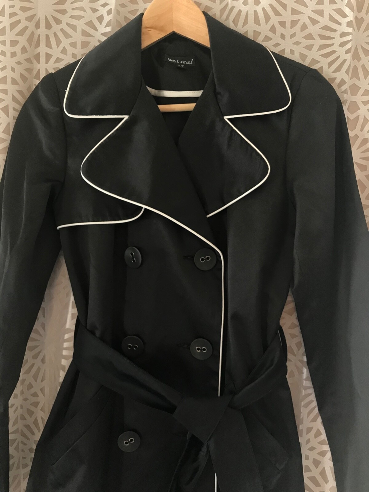 ジャケット・アウター tac:tac LIGHT MELTON PIPING TRENCH COAT Wet Seal Black Satin Trench Coat w/ White Contrast Piping