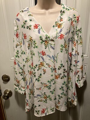 Rose + Olive, Plus Size 1x, White Blouse W Floral Print. Beautiful, Flowers