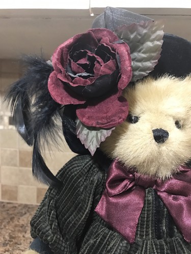 Bearington Bear Limited Collectible Series, Sophia Nice With Tags And Stand