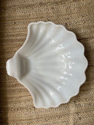 NEW Clam Shell White Milk Glass Scalloped Seashell Soap/Trinket Candy Dish 6x 7 