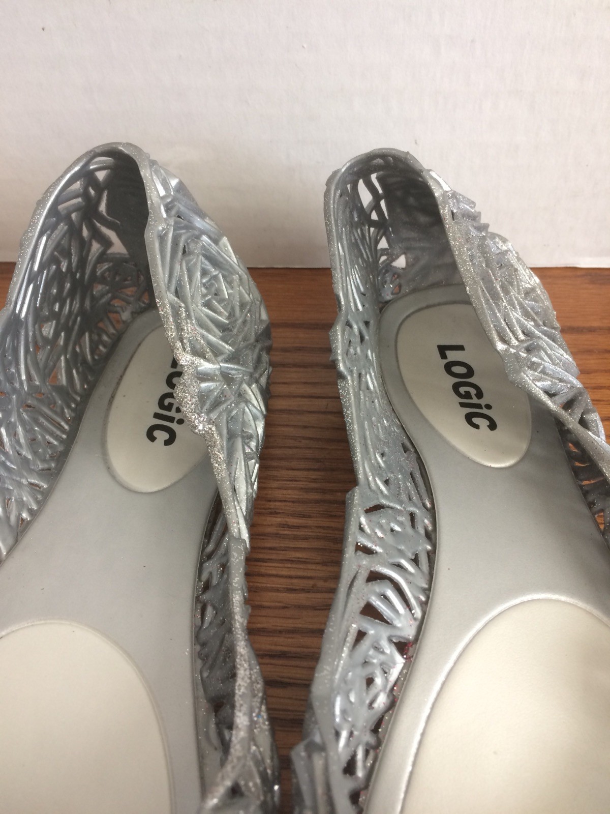 Logic Plastic Shoes Flats Women's Size 8 Gray Silver