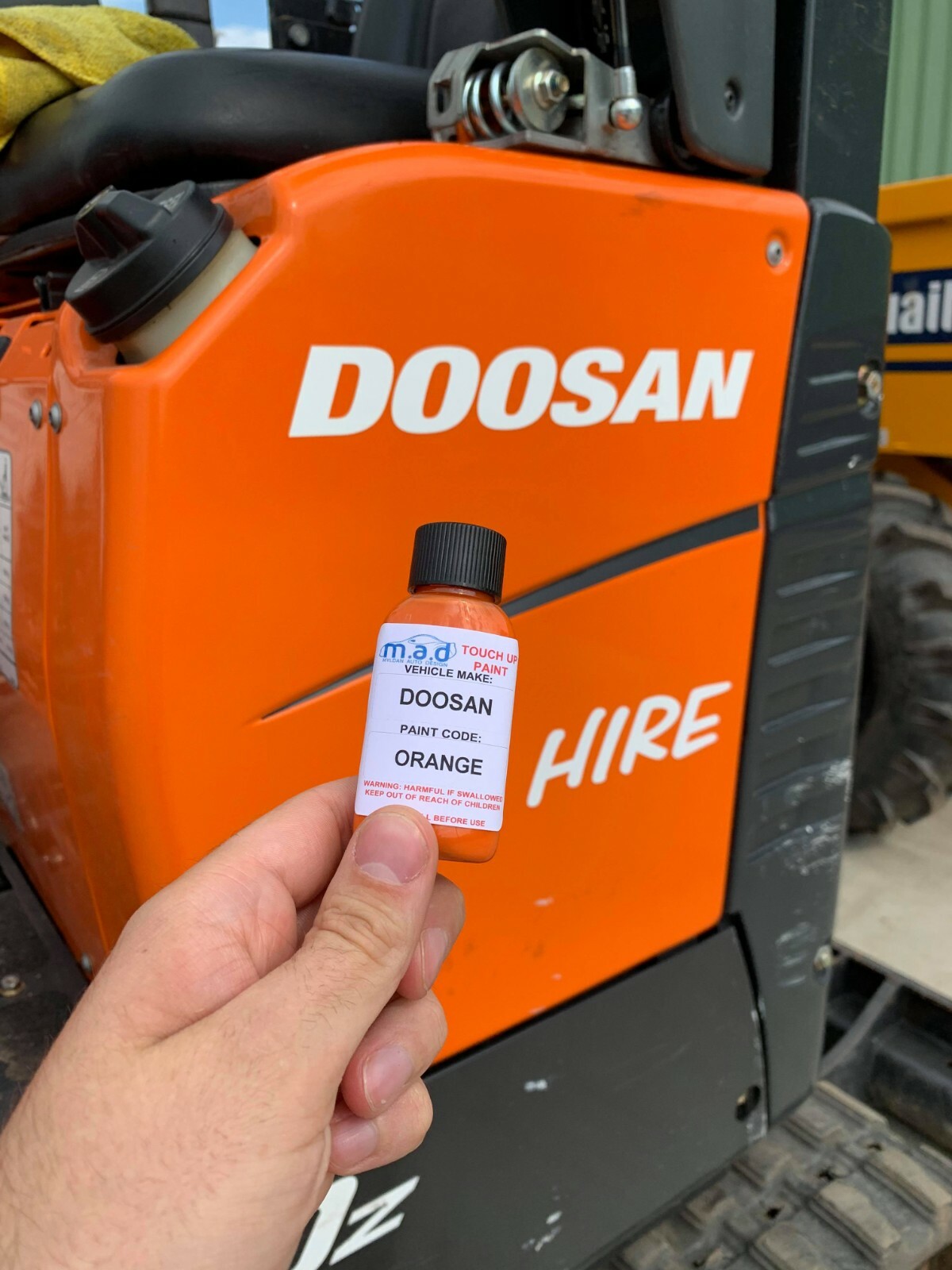 ORANGE TOUCH UP PAINT FOR DOOSAN DX10 DX19 DX27 Z MICRO MINI