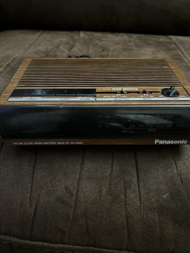 Vintage Old School Panasonic Digital Bedside Alarm Clock, AM-FM Radio RC-6064