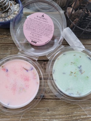 Wax Melts, Soy Wax with Flowers/Pie-Shaped Clamshell/ Handmade Wax Melts