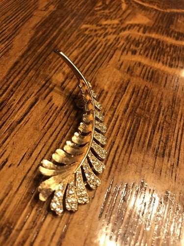Vintage Feather Pin Gold Toned Metal Rhinestones-2603