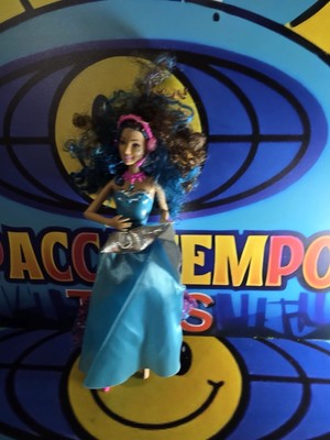 Bambola Mattel Barbie in Rock n Royals Erika. Funzionante