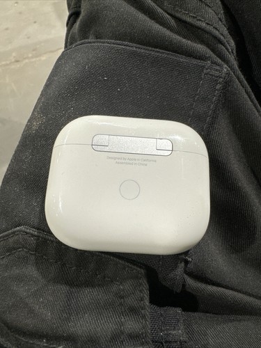 GENUINE APPLE AIRPODS 3RD GEN WITH MAGSAFE CHARGING CASE GENUINE APPLE AIRPODS 3RD GEN WITH MAGSAFE CHARGING CASE