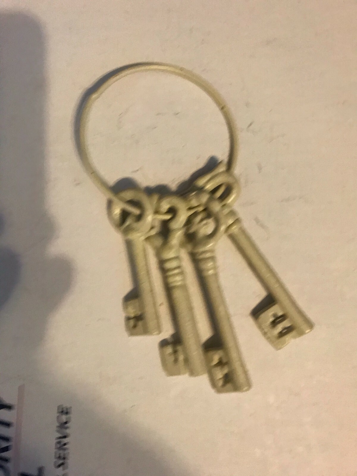 VTG Antique Cast Iron Skeleton Keys Set of 4 On Closed Ring Painted White 4"L