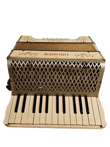 Hohner Student 80 アコーディオン 5856 - Red Hohner Student 80 Piano Accordion LMM 37 80 $1499