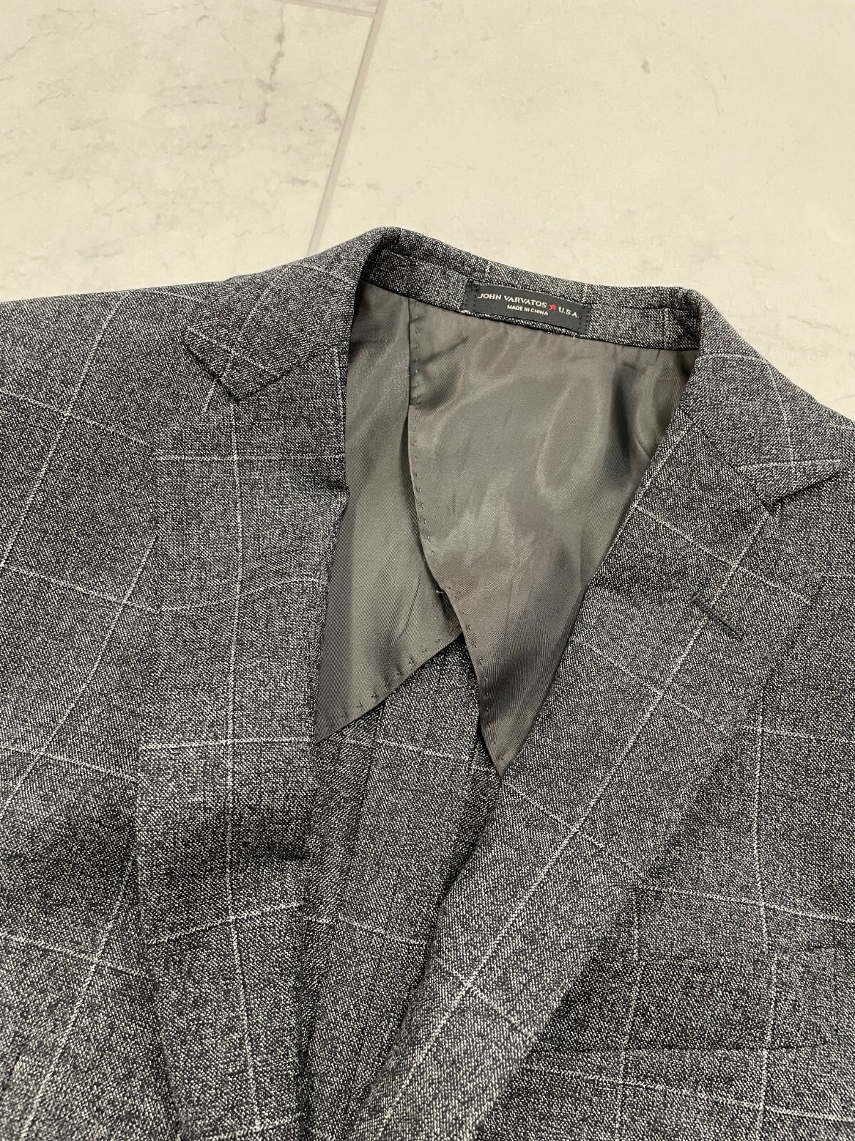 Pre-owned John Varvatos $598  Baxter Windowpane Blazer In Charcoal Gray Size:36