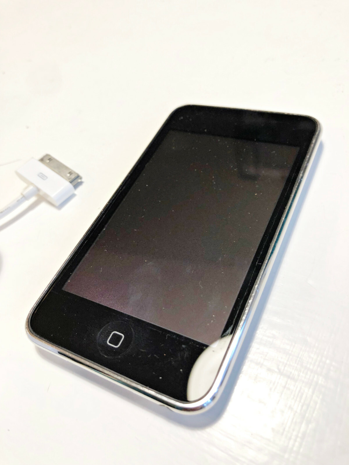 Apple 8GB iPod Touch - 2nd Generation - Black - MC086LL / A1288