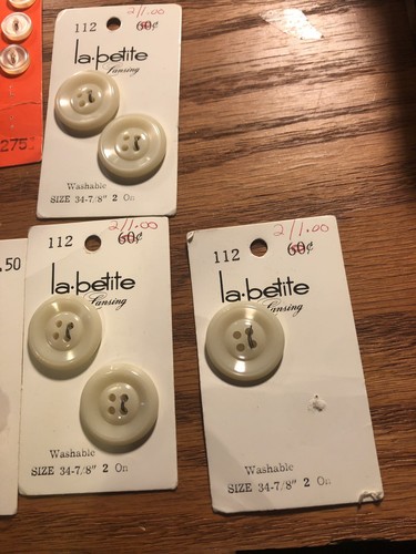 Lot of Vintage Buttons on Cards; Le Chic Le Bettie Washington Pearl Nu Glo (01