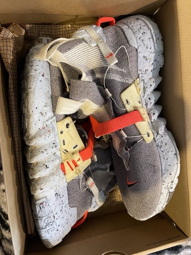 スニーカー Nike Space Hippie 03 Vast Grey Hyper Crimson SS 20 2020 Brand New Nike Space Hippie 03 Vast Grey Hyper Crimson 2020