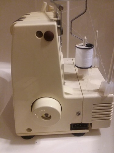 Singer 14U32A Ultralock Serger Sewing Machine & Foot Pedal Speed Controller