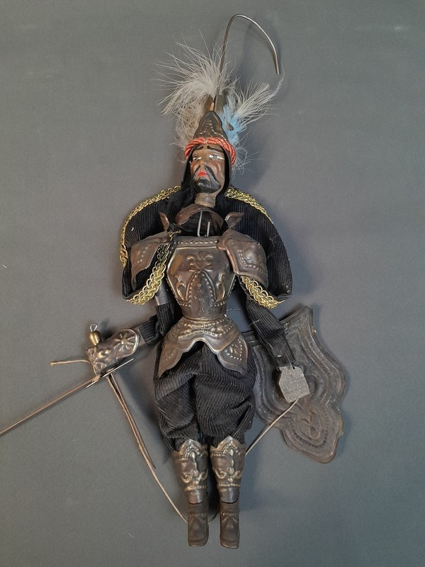 Mt-38. Marionnette De Guerrier En Bois Polychrome. S.Xx