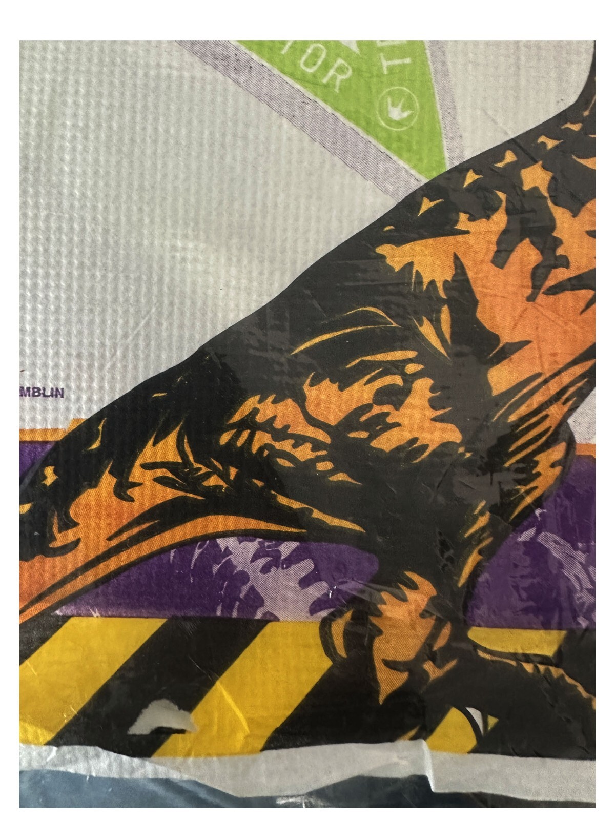 JURASSIC PARK LOST WORLD VINTAGE 1997 SLIGHTLY IMPERFECT PAPER TABLE COVER (1)
