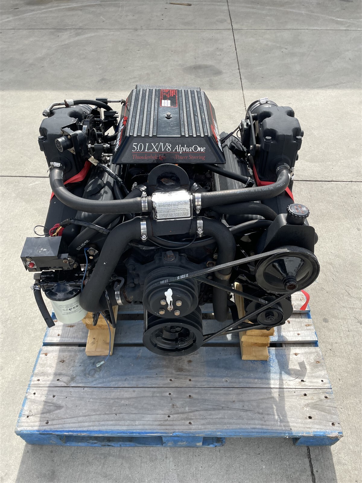 90 Mercury Marine MerCruiser 5.0 L 305 V8 Boat motor Engine 90 Mercury Marine MerCruiser 5.0 L 305 V8 Boat motor Engine