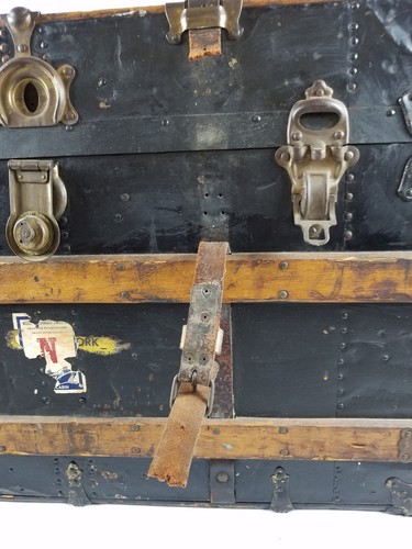 Wood Metal Steamer Trunk Vintage Antique Farmhouse Leather Straps Blanket Dolls