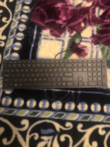 HP Desktop 320K Slim Wired QWERTY Keyboard - Black (L96909-001)