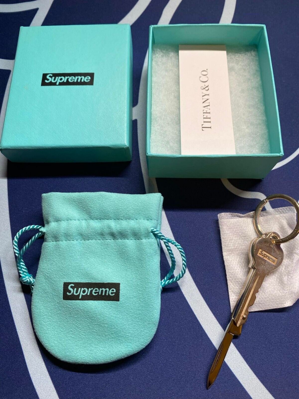 100% Authentic Supreme x Tiffany & Co Return To Tiffany 100% Authentic Supreme x Tiffany & Co Return To Tiffany