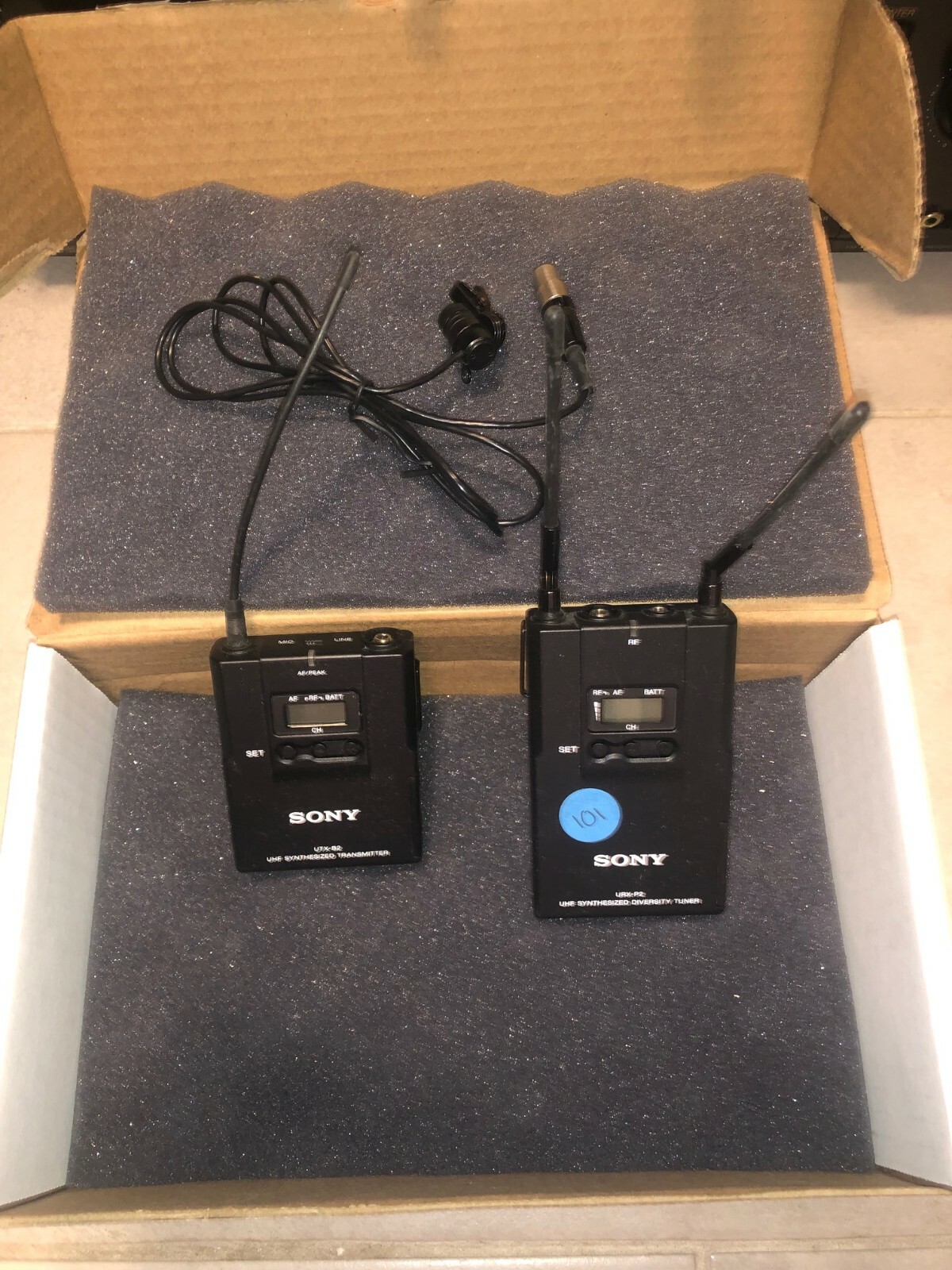Sony UTX-B2 UHF Transmitter & URX-P2 UHF Diversity Tuner Mic Sony UTX-B2 UHF Transmitter & URX-P2 UHF Diversity Tuner Mic