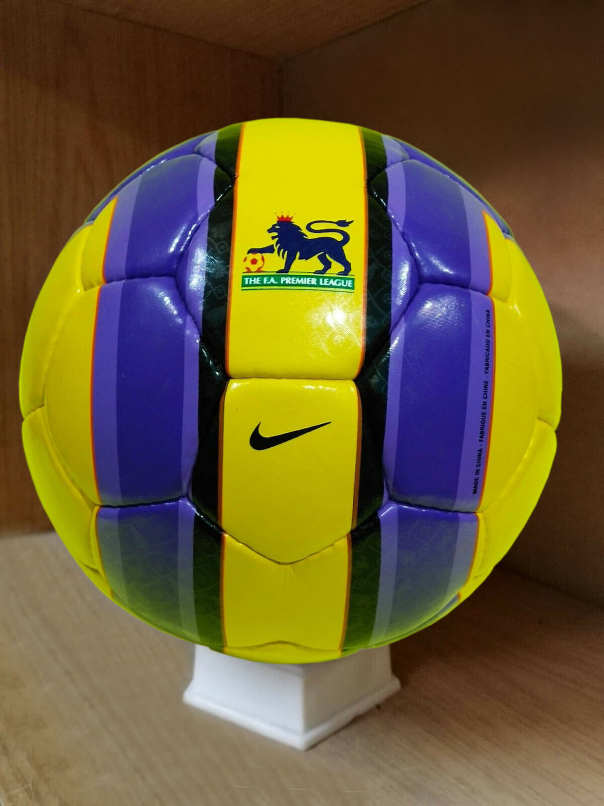 nike total 90 yellow ball