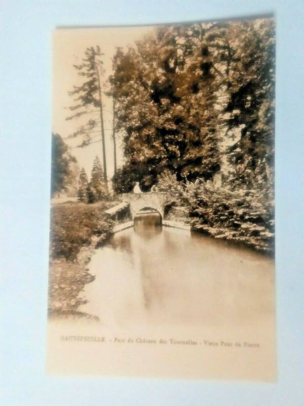Cpa Hautefeuille.Parc Du ChÃ¢Teau Des Tournelles.Vieux Pont De Pierre