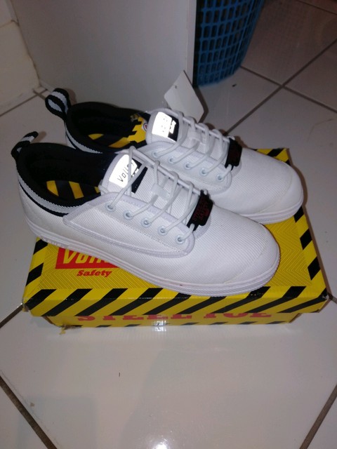 steel cap volleys white