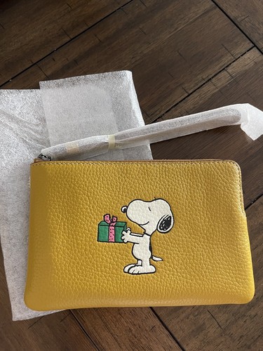 Coach X Peanuts Small Corner Zip Wristlet W/ Snoopy Present