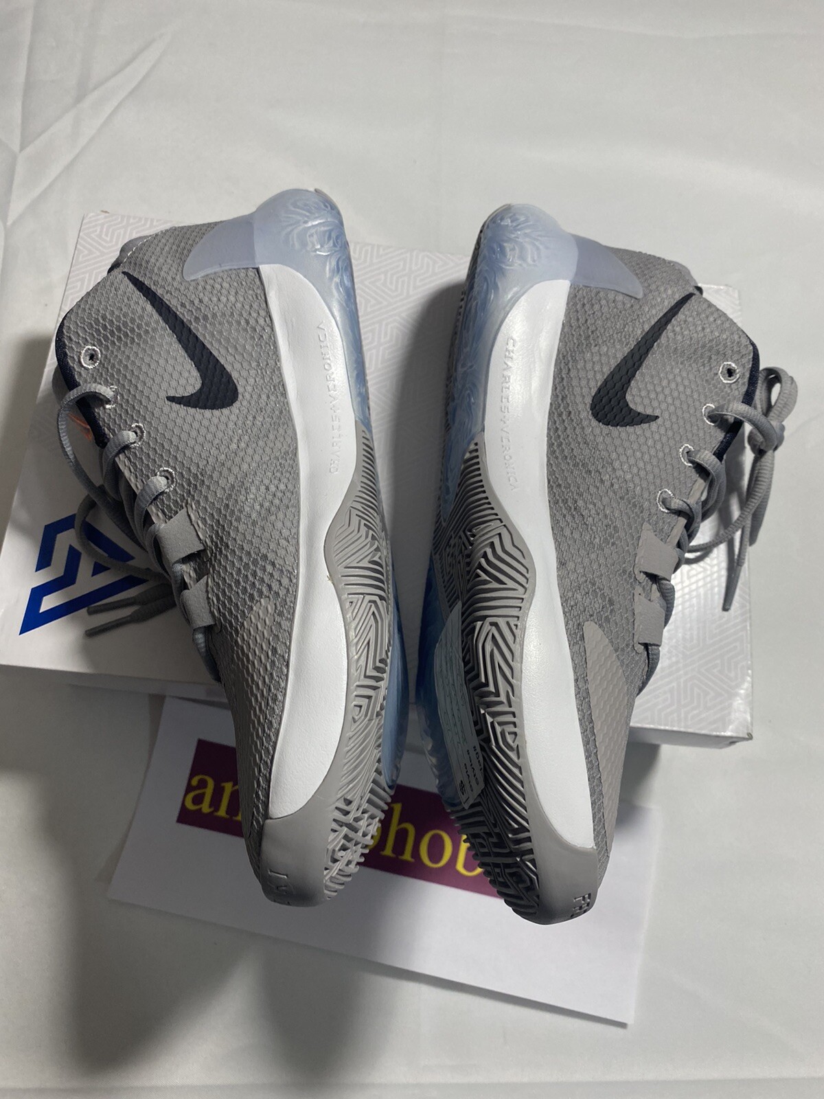 New Mens Size 9.5 Grey Nike Zoom Freak 