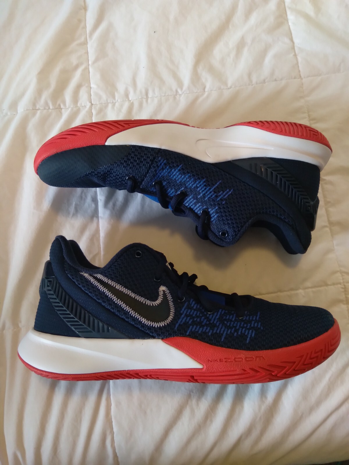 Nike Mens Kyrie Flytrap ll Basketball 